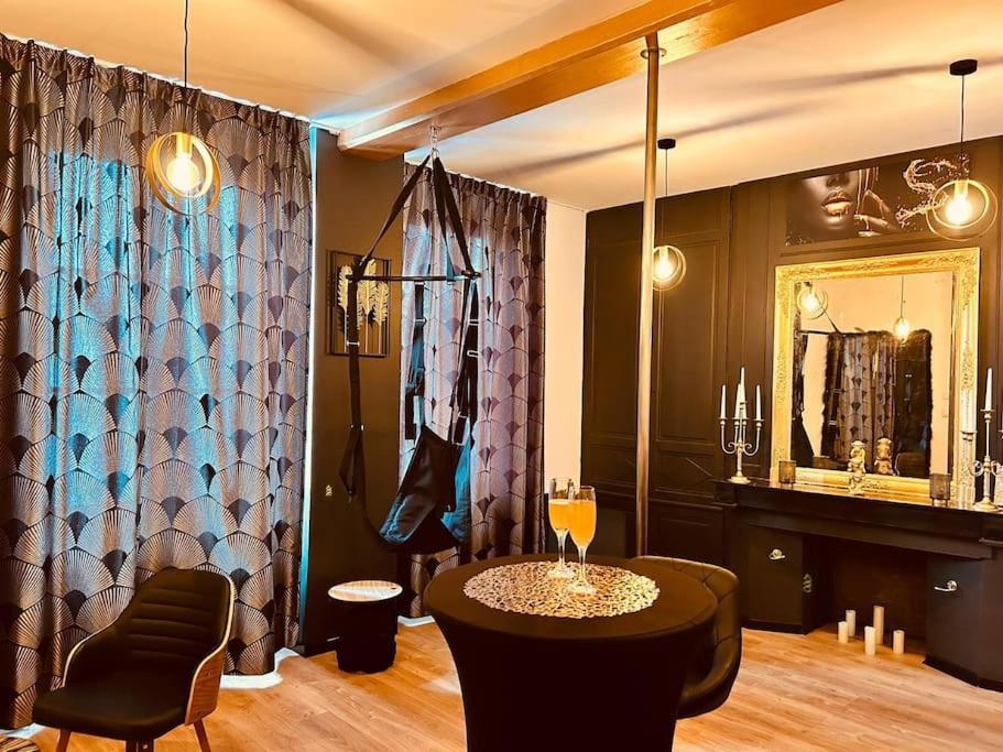 Love Room « L'Etreinte Doree » Illiers-Combray Exterior photo